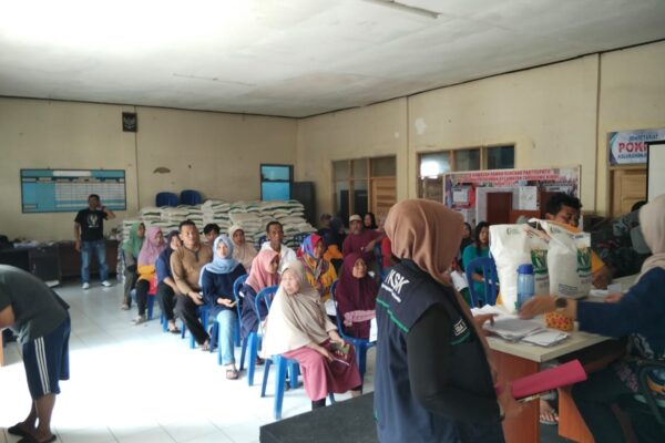 Kelurahan Pataruman Salurkan Bantuan Pangan Beras: “Masyarakat Sumringah Bahagia”